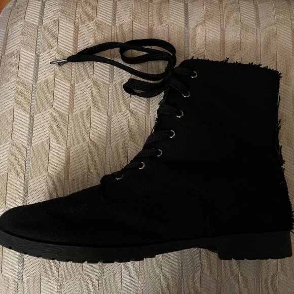 Dirty Laundry Raw Edge Hem Black Canvas Ankle Boots/Booties - Picture 2 of 6